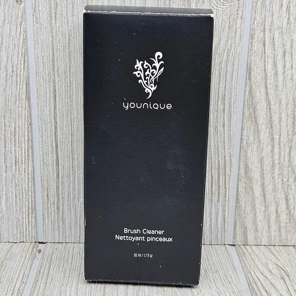 Younique Makeup Brush Cleaner Spray 50ml 1.7 fl oz New in Box No Rinse Formula